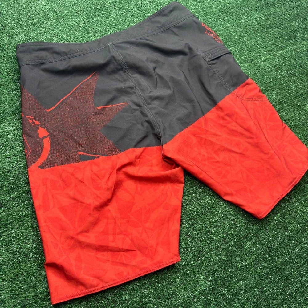 Vintage Y2K surf Volcom Mod-Tech Board Shorts Men 34 Black Red Hawaii Swim Trunk